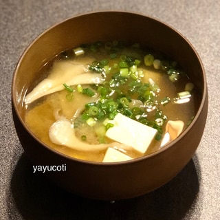 旨味が増す！舞茸と豆腐のお味噌汁